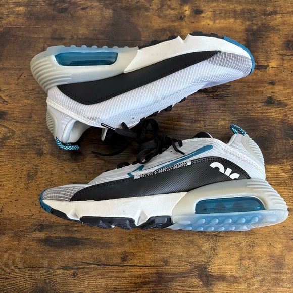 Air Max 2090 in ‘Green Abyss' - Picture 2 of 14